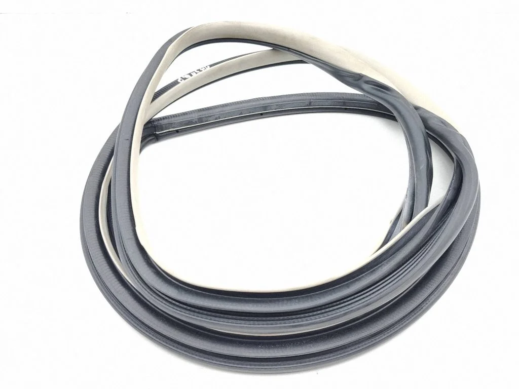 Rear door rubber seal (on body) – right