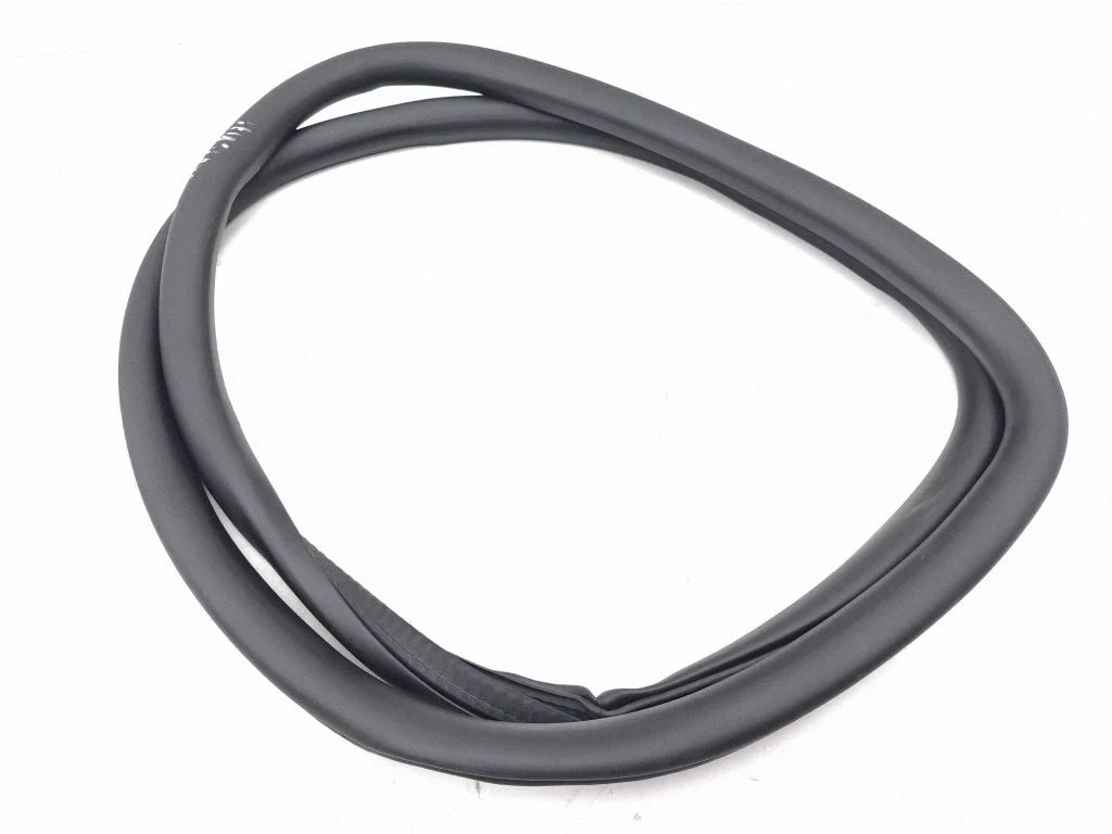 Rear door rubber seal (on body) – left
