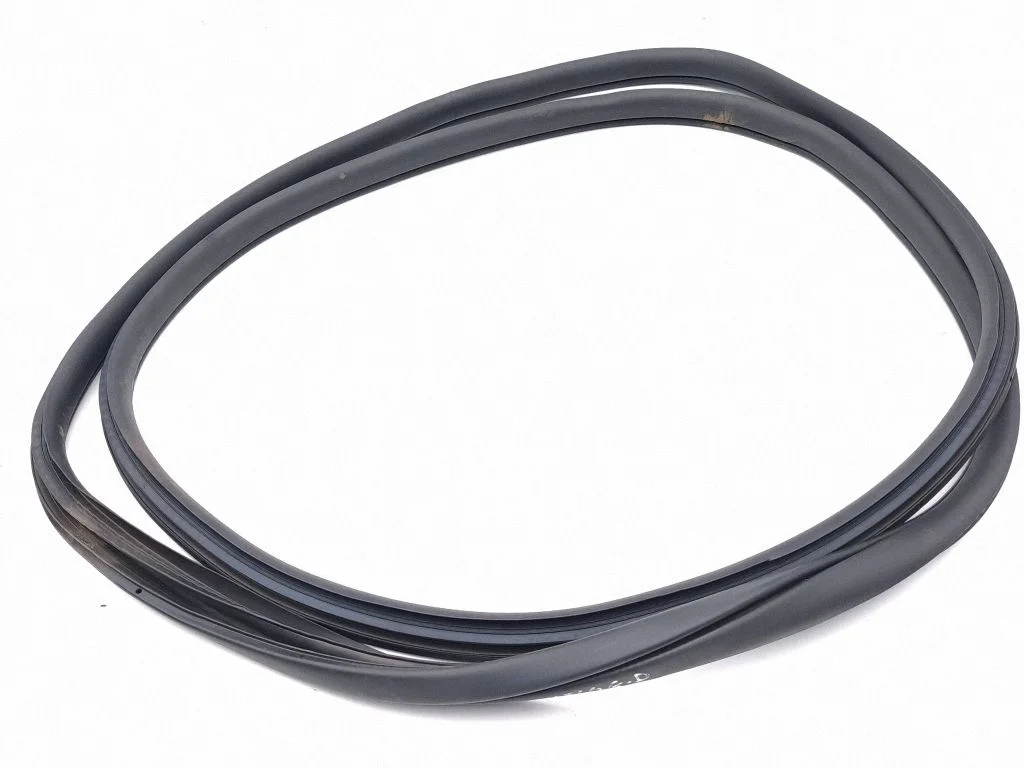 Rear door rubber seal (on body) – right