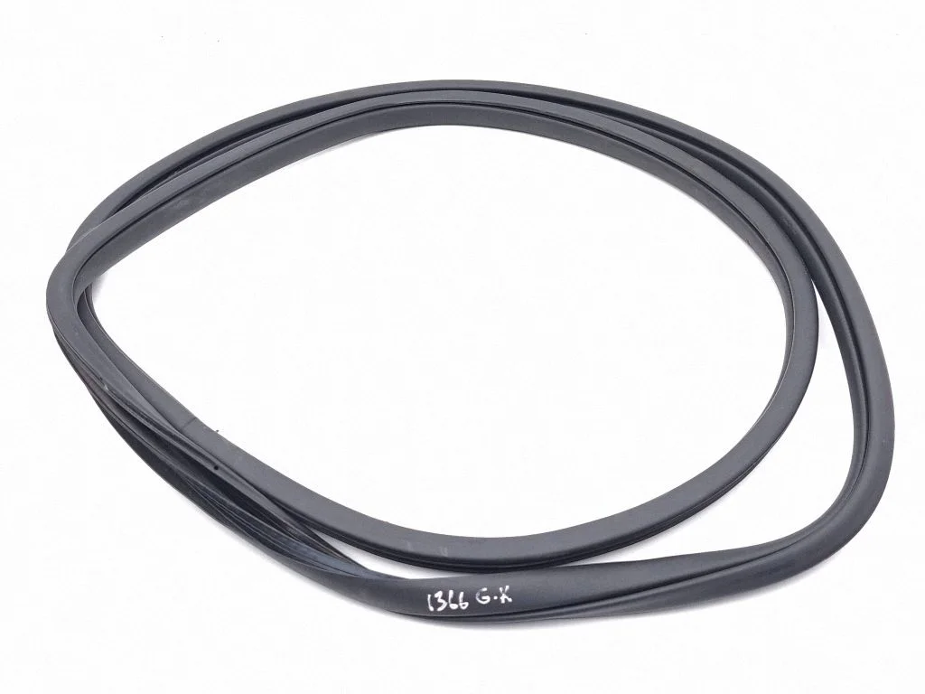 Rear door rubber seal (on body) – left