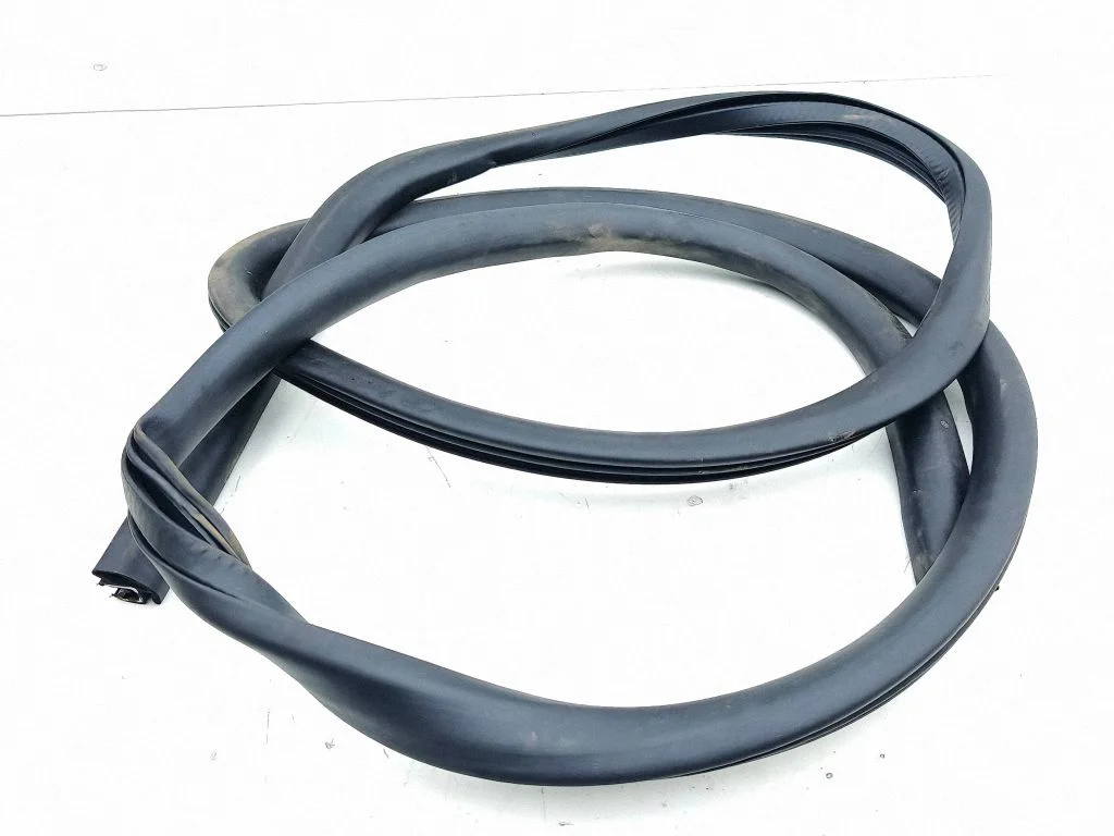 Rear door rubber seal (on body) LJ8BR20708