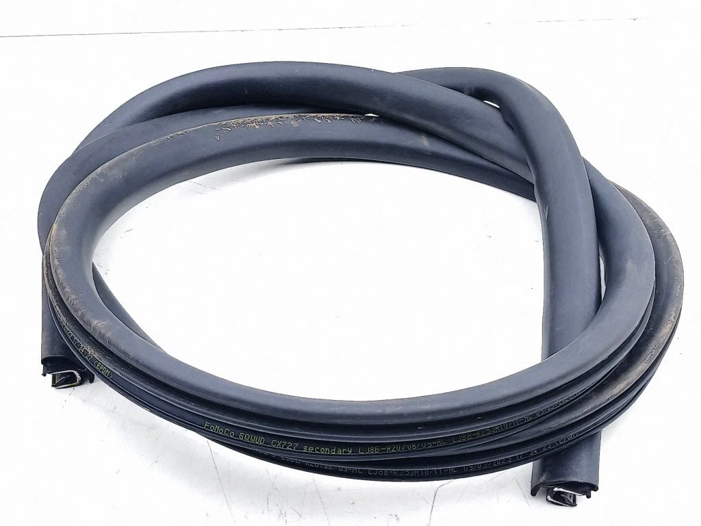 Rear door rubber seal (on body) LJ8BR253A10