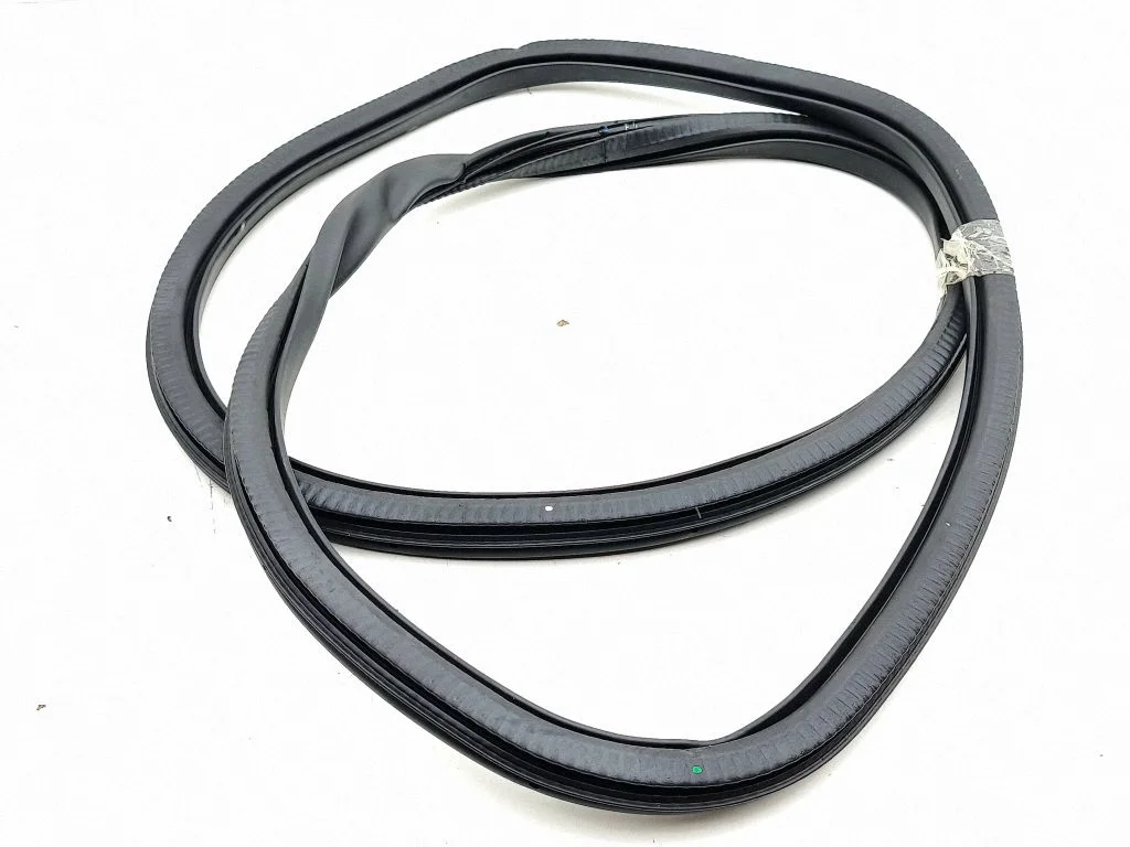 Rear door rubber seal (on body) – left