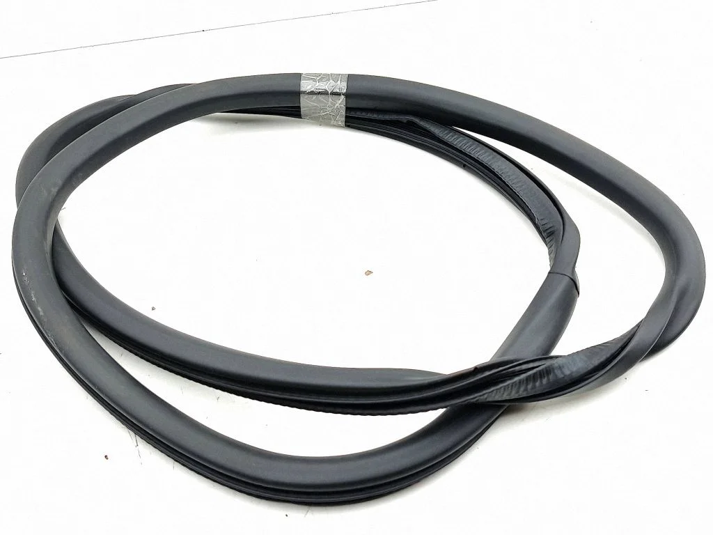 Rear door rubber seal (on body) – right