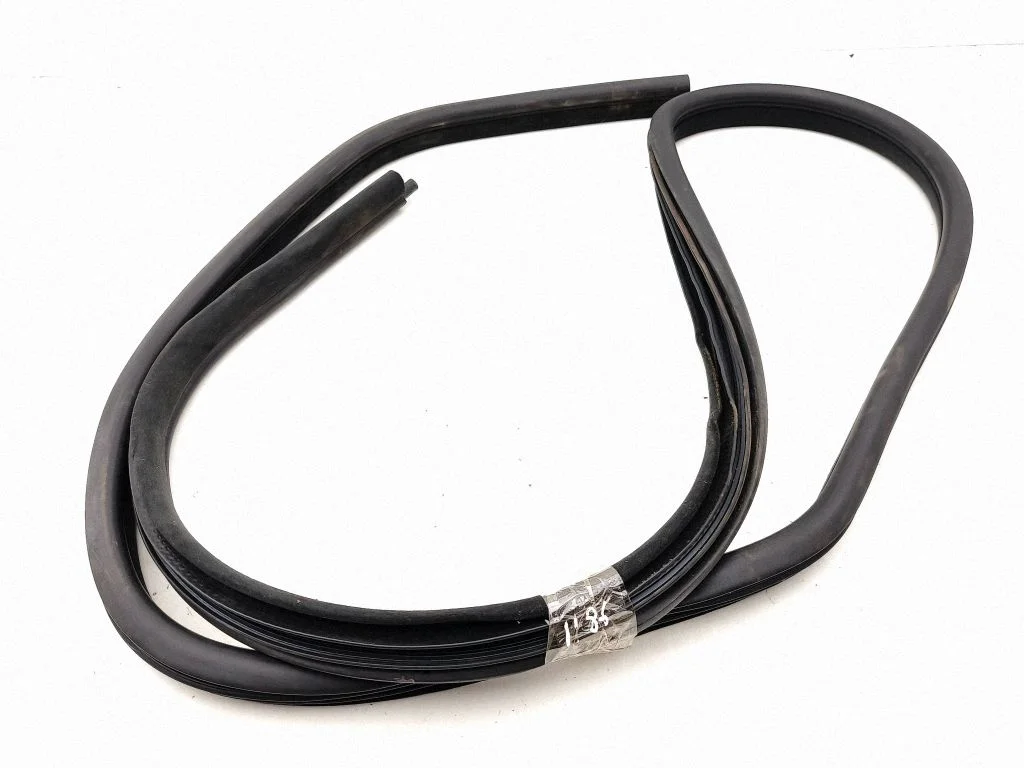 Rear door rubber seal (on body) – left