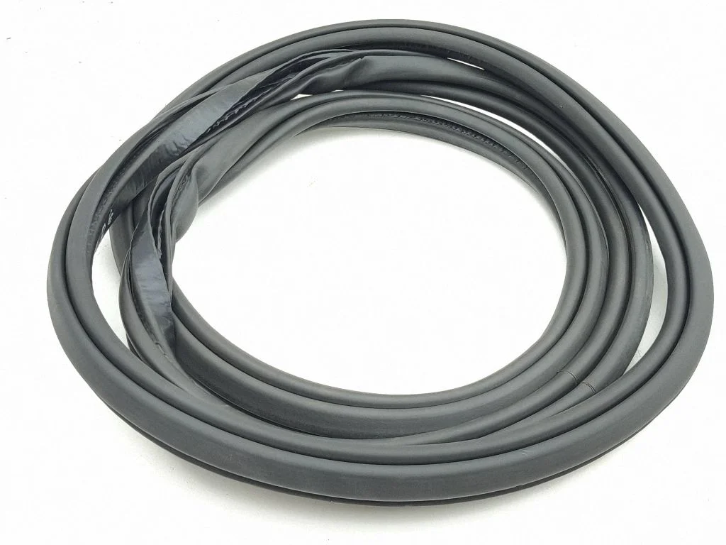 Rear door rubber seal (on body) – right