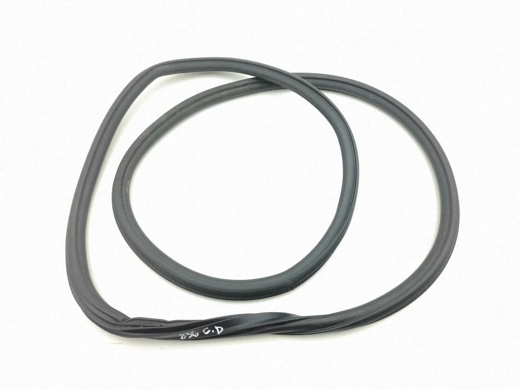 Rear door rubber seal (on body) – right
