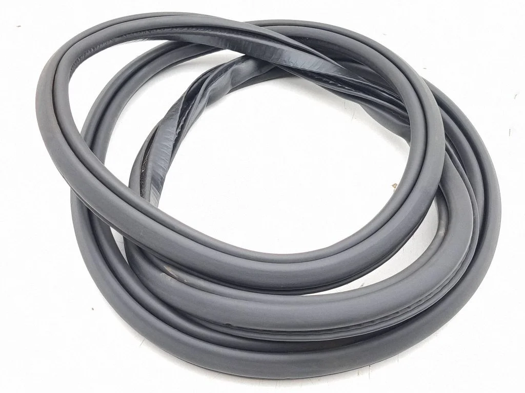Rear door rubber seal (on body) – left