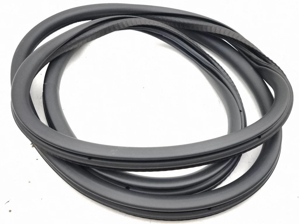 Rear door rubber seal (on body) – left