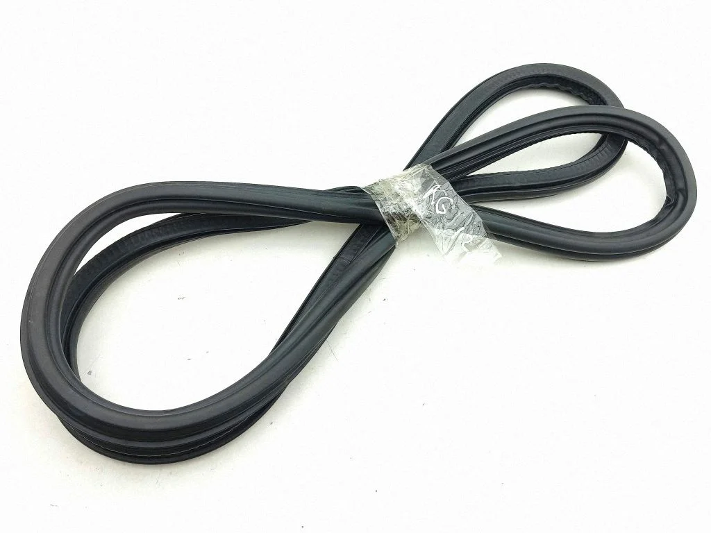 Rear door rubber seal (on body) – left