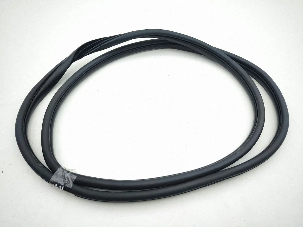 Rear door rubber seal (on body) – left