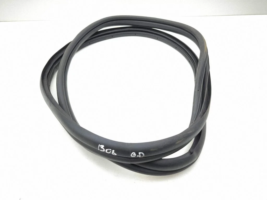 Rear door rubber seal (on body) – right