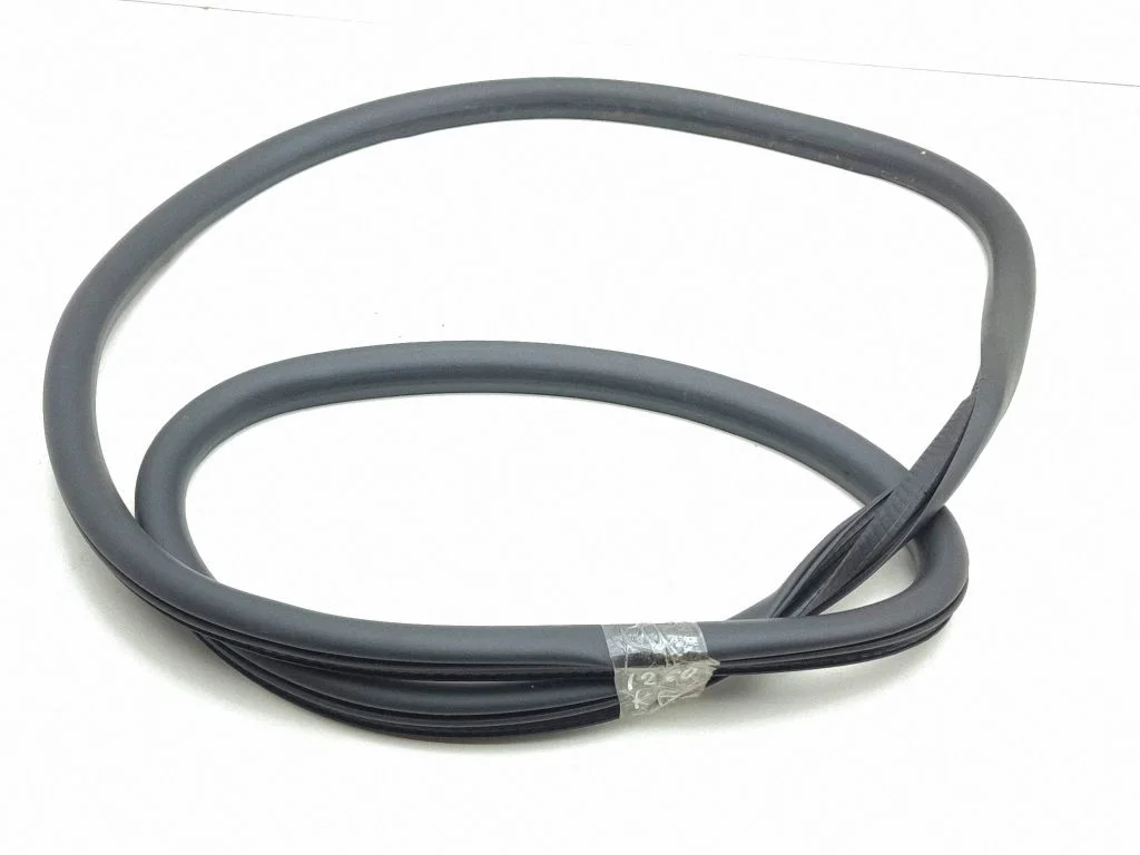 Rear door rubber seal (on body) – left