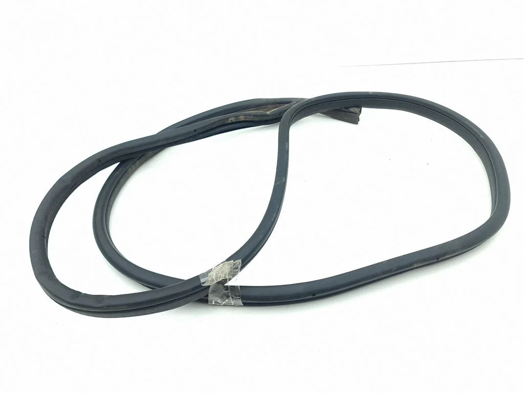 Rear door rubber seal (on body) – left