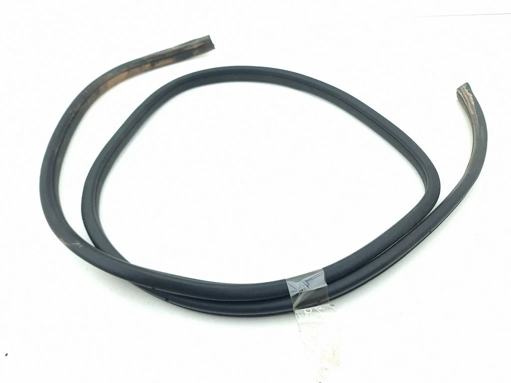 Rear door rubber seal (on body) – right