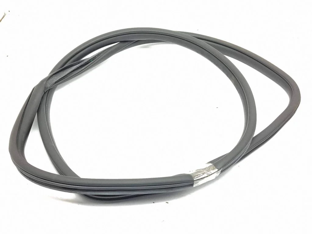 Rear door rubber seal (on body) – left
