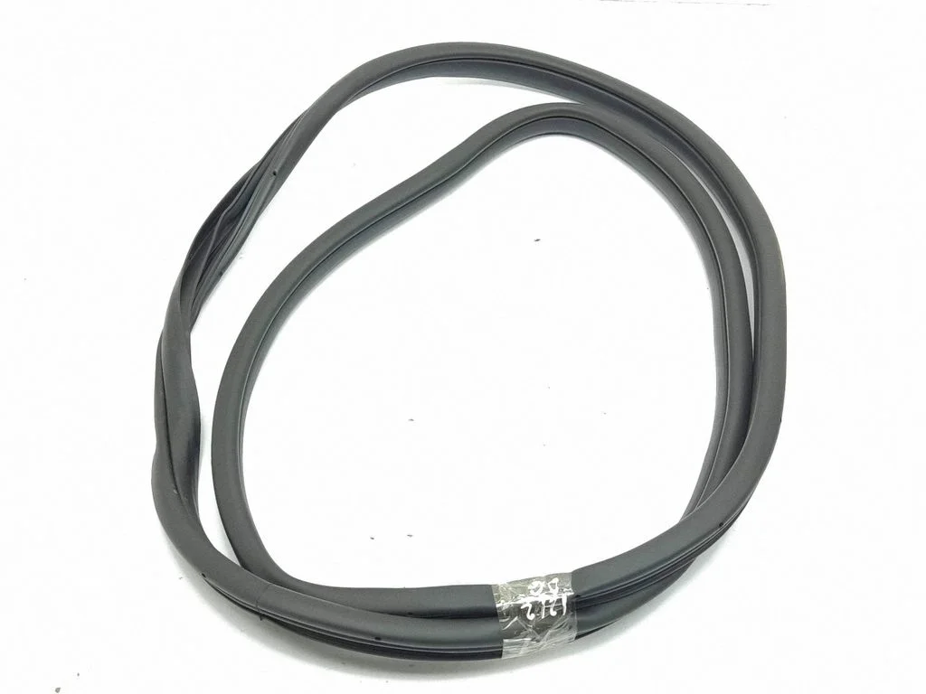 Rear door rubber seal (on body) – right