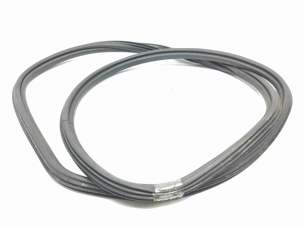Rear door rubber seal (on body) – left