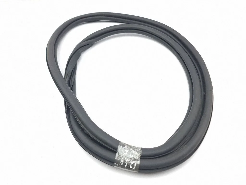 Rear door rubber seal (on body) – right