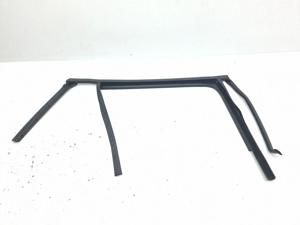 Rear door rubber seal (on body) – right
