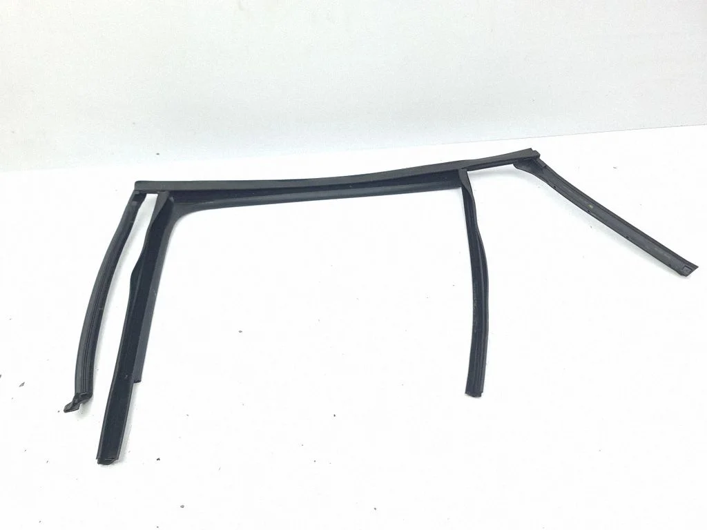 Rear door rubber seal (on body) – left