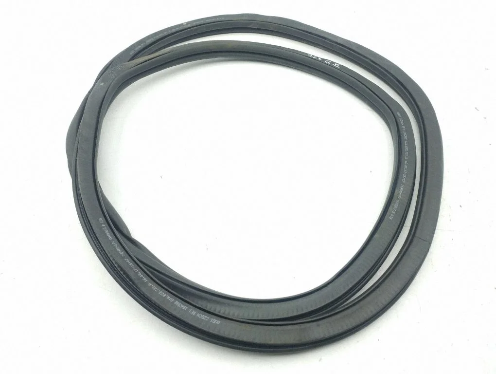 Rear door rubber seal (on body) – right