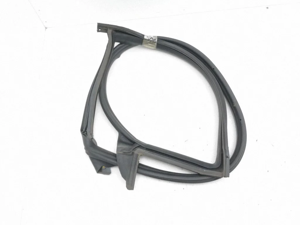Rear door rubber seal (on body) – left