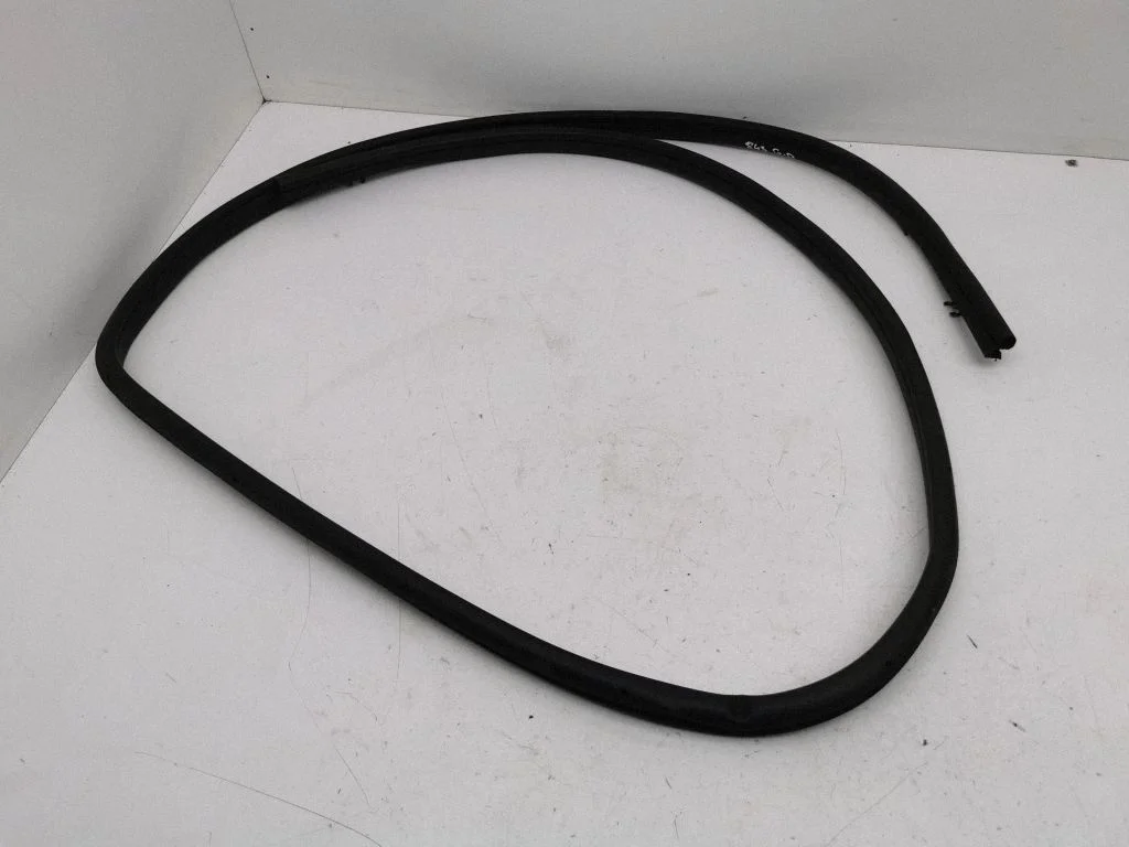 Rear door rubber seal (on body) – right