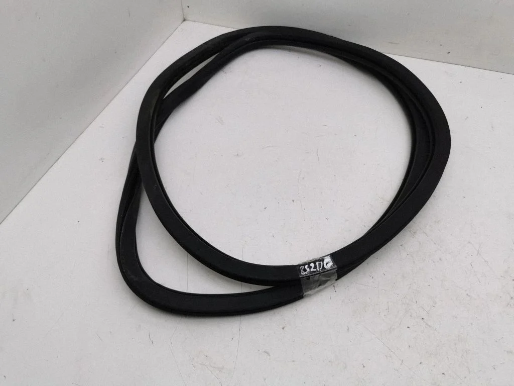 Rear door rubber seal (on body) – right
