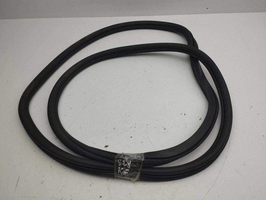 Rear door rubber seal (on body) – left