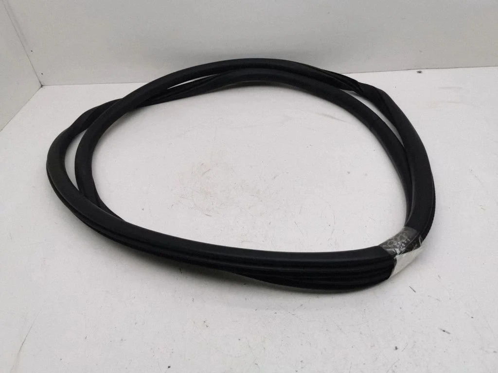 Rear door rubber seal (on body) – right