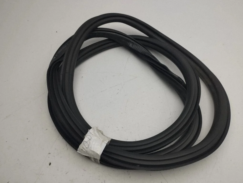 Rear door rubber seal (on body) – right