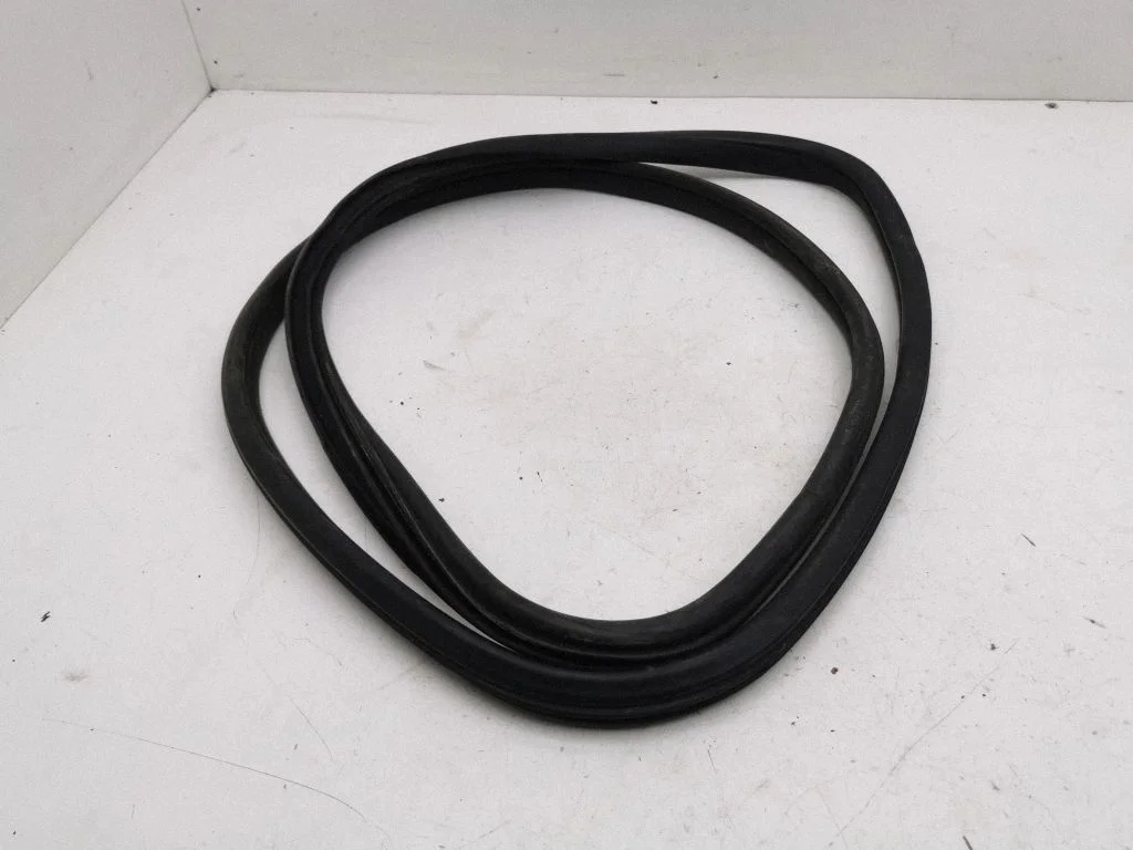 Rear door rubber seal (on body) – left
