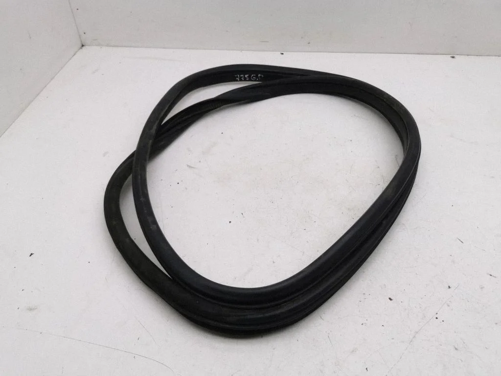 Rear door rubber seal (on body) – right