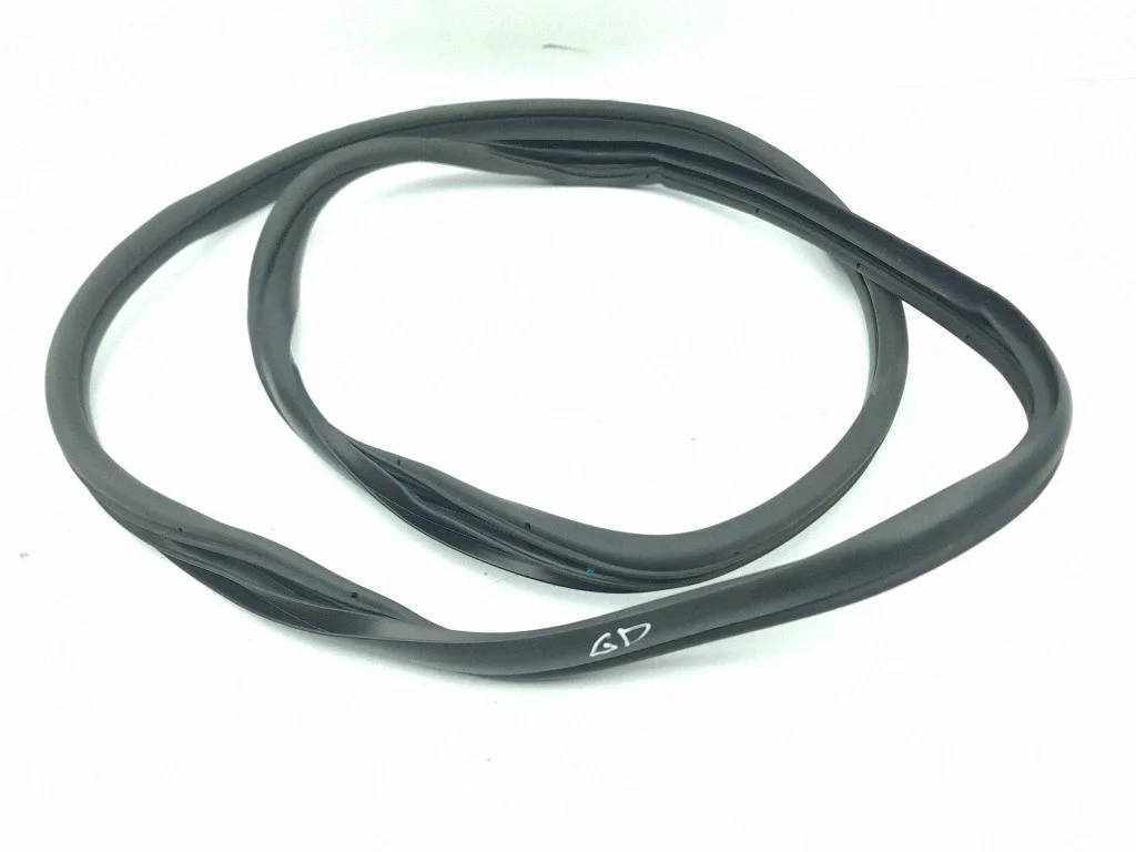Rear door rubber seal (on body) – right