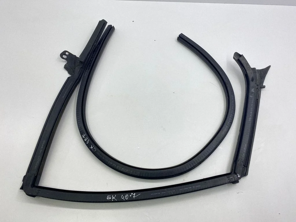 Rear door rubber seal (on body) 4G8833