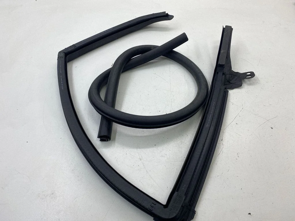 Rear door rubber seal (on body) S5339932