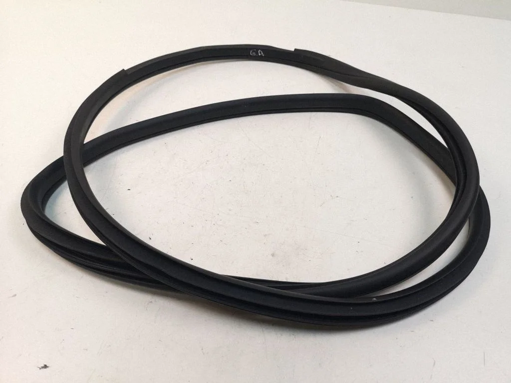 Rear door rubber seal (on body) – right