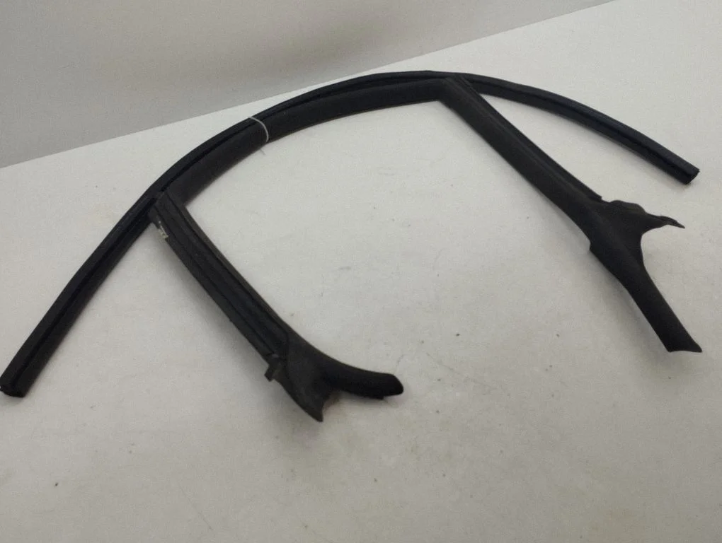 Rear door rubber seal (on body) G8845696