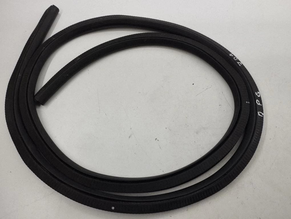 Rear door rubber seal (on body) – right