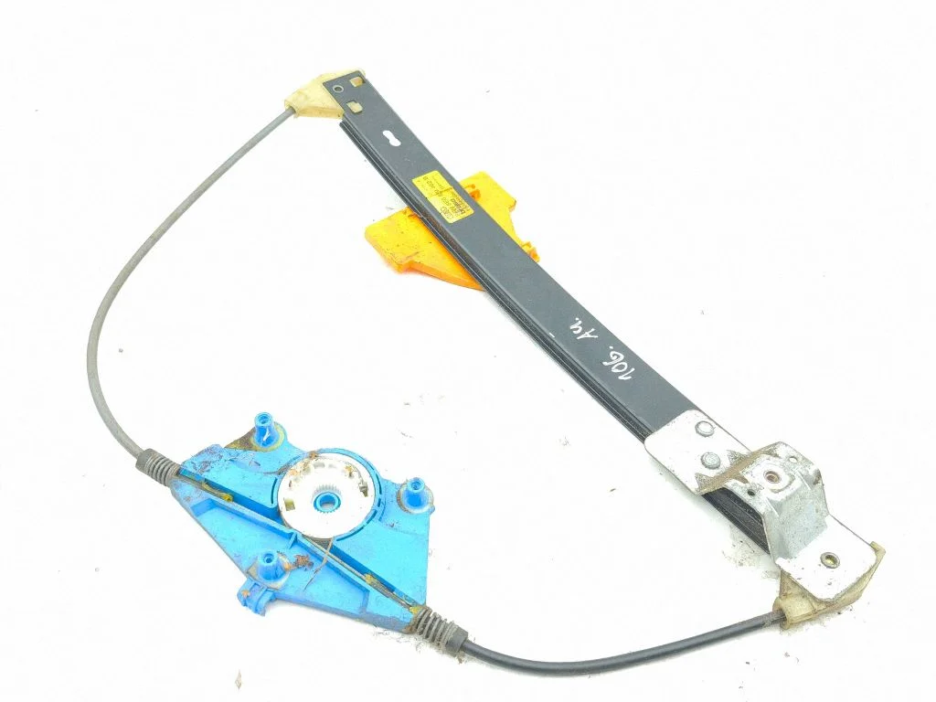 Aizmugurējā el. loga pacēlāja mehānisms bez motoriņa – Audi A4 S4 B6 8E 8H (2001-2005)