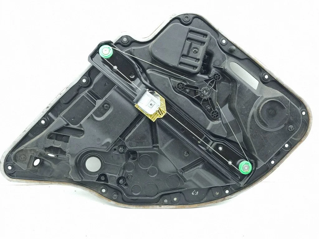 Aizmugurējā el. loga pacēlāja mehānisms bez motoriņa A2137600100