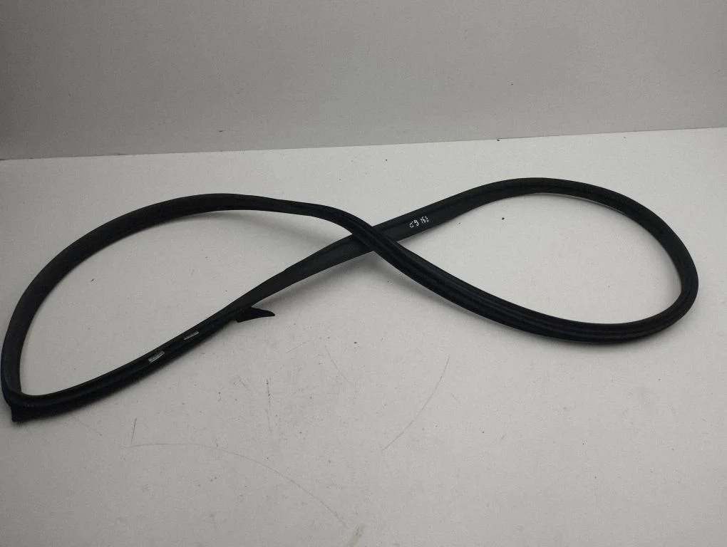 Rear door rubber seal (on body) – right