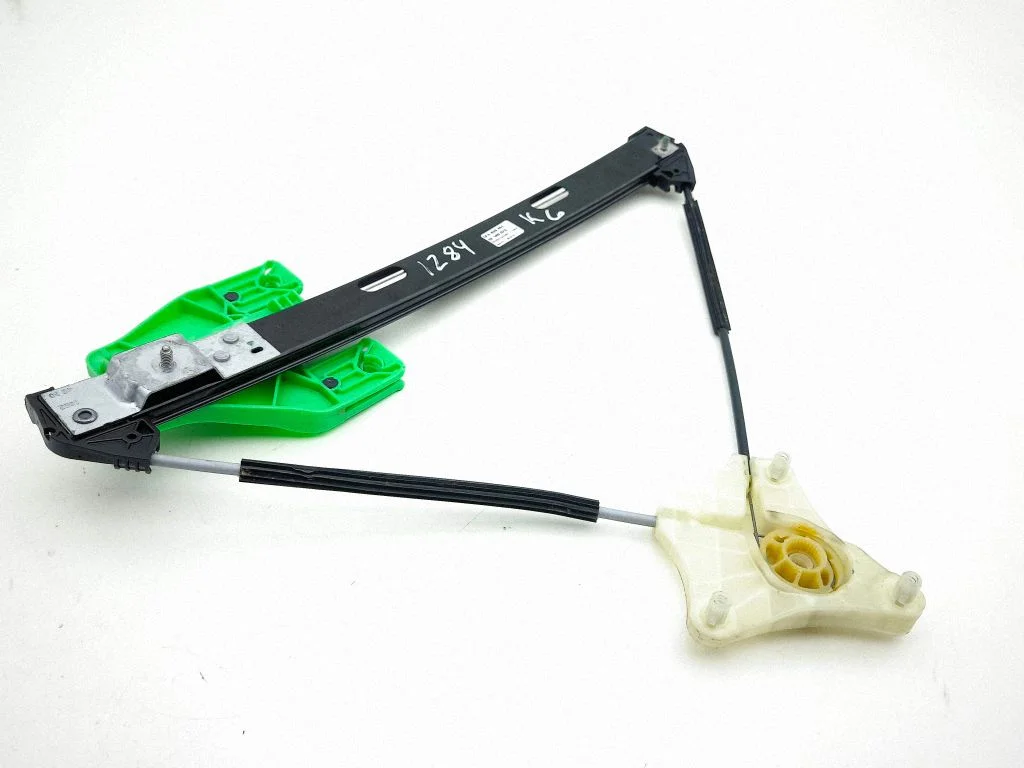 Rear window lifting mechanism without motor 5FA839461