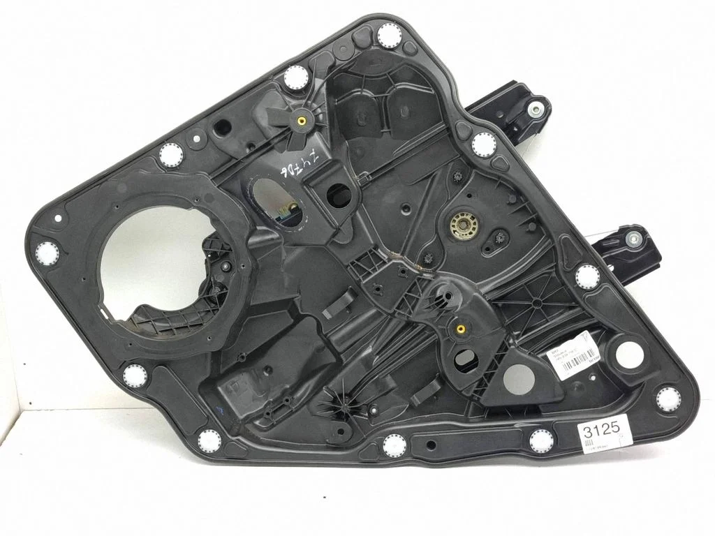 Aizmugurējā el. loga pacēlāja mehānisms bez motoriņa 7P5839462A