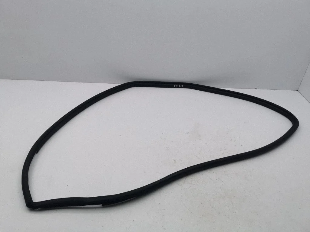 Rear door rubber seal (on body) – right