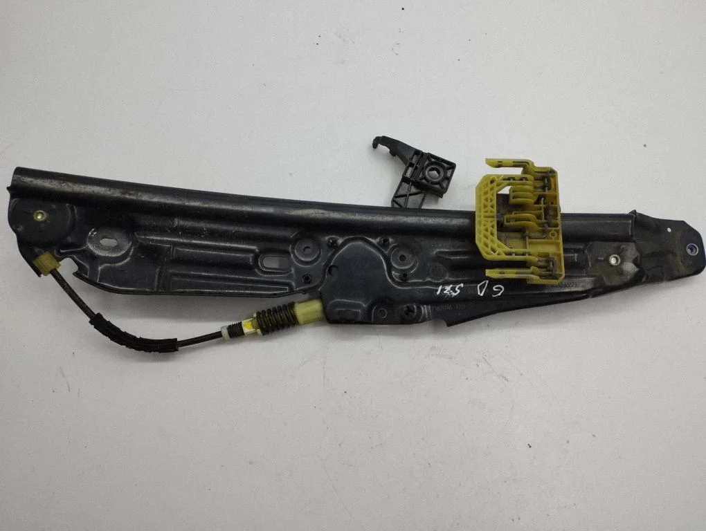 Aizmugurējā el. loga pacēlāja mehānisms bez motoriņa 7182096