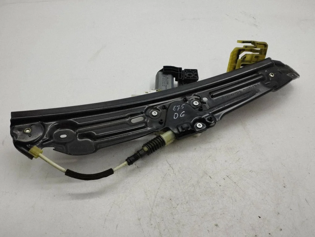 Rear window lifting mechanism without motor 7182122