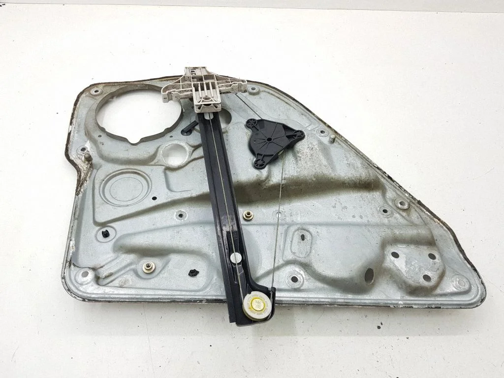 Aizmugurējā el. loga pacēlāja mehānisms bez motoriņa 1J4839756A