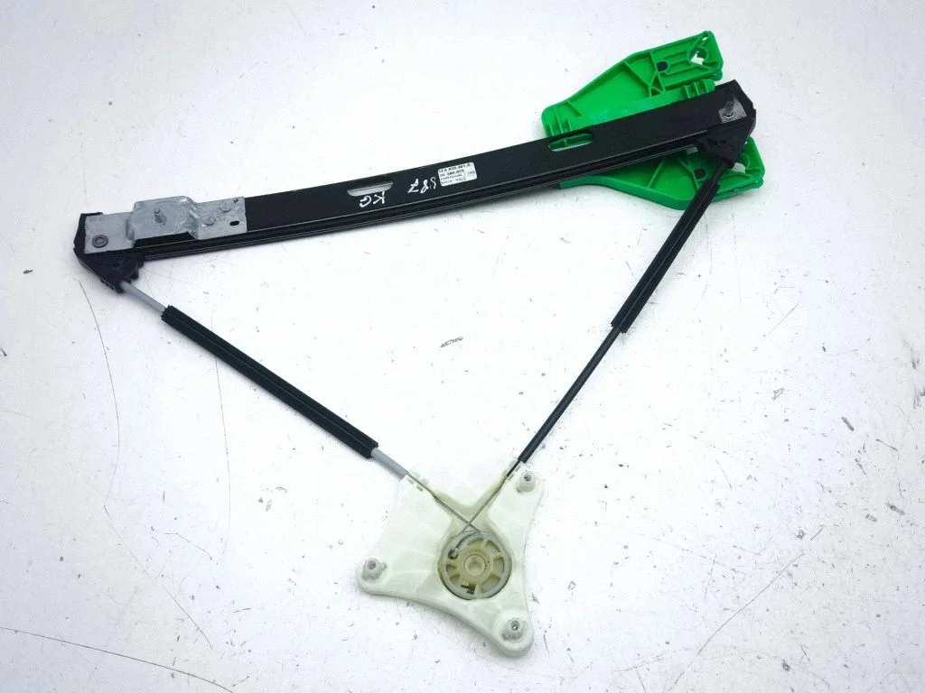 Rear window lifting mechanism without motor 5FA839461A